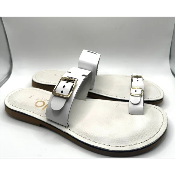 Kino White Leather sandals Sz 7 women's silver Buckle Toe Ring Sandals - Picture 2 of 7